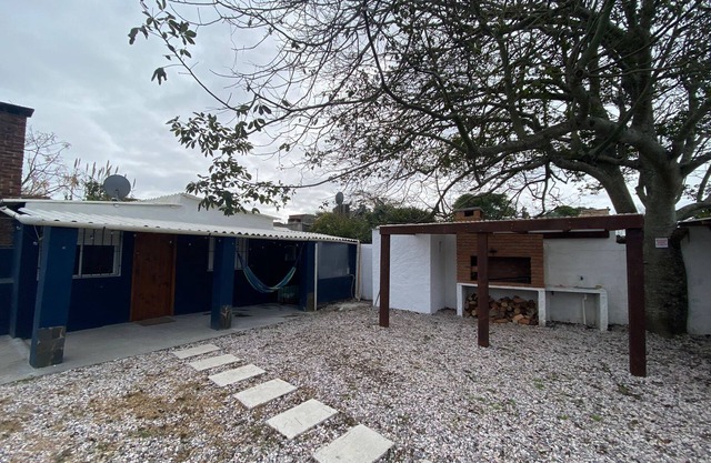 Private fenced house - 3 blocks from the beach near the most popular beaches !