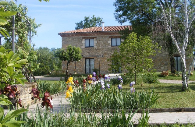 Private hamlet in the heart of nature for 23 people, all comforts with swimming pool