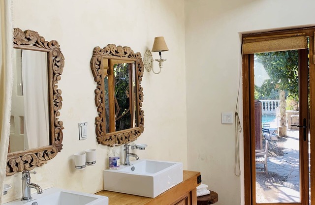 Private French Farmhouse Studio Suite With Stone Pool/Hot Tub/BBQ