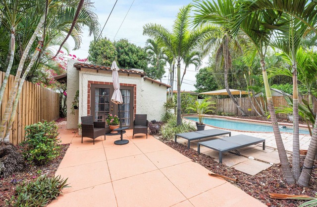 Private Guest House - Pool