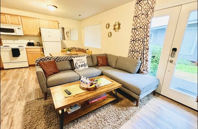 Private Guest Suite - near Alderwood Mall - Seattle