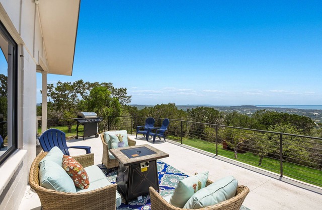 Private Home on Spider Mountain with Spectacular View of Lake Buchanan