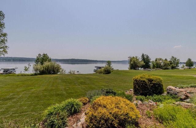 Private home sleeps 10 on Lake Leelanau
