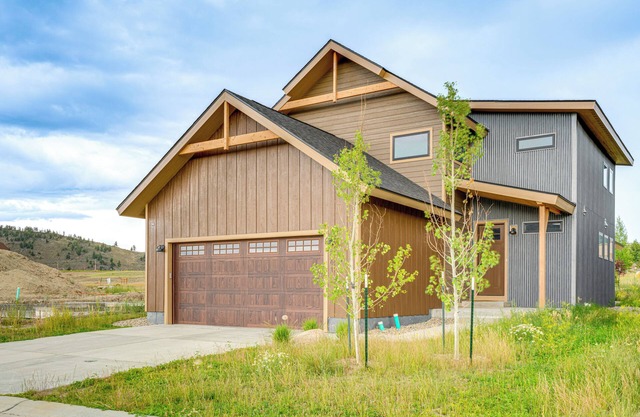 Private Hot Tub & Patio: Granby Mtn Retreat!