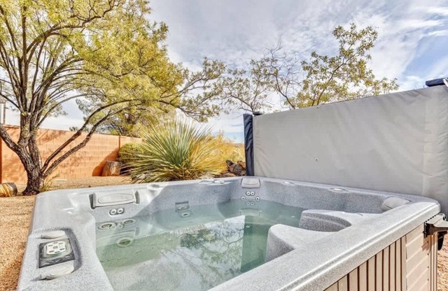 Private Hot tub, Pets Allowed, Park Close By