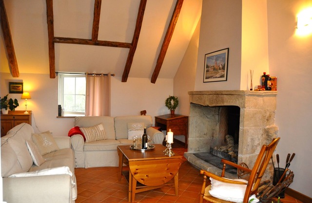 Private house in the heart of a village, large garden, view of the Aubrac mountains