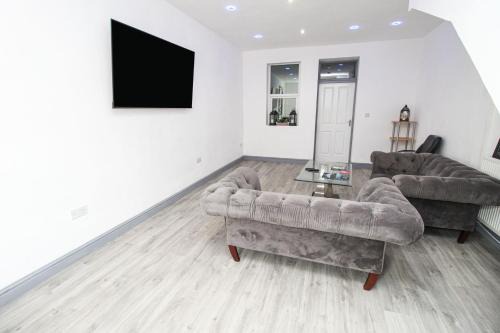 Private House Sleeps 9 with Wi-Fi