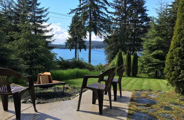 Private house with a view of Auke Bay harbor!