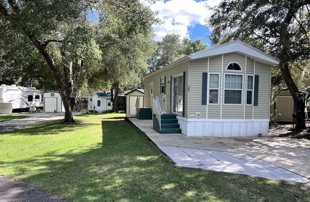 Private lake community with boat ramp, beach and proximity to Springs & hiking