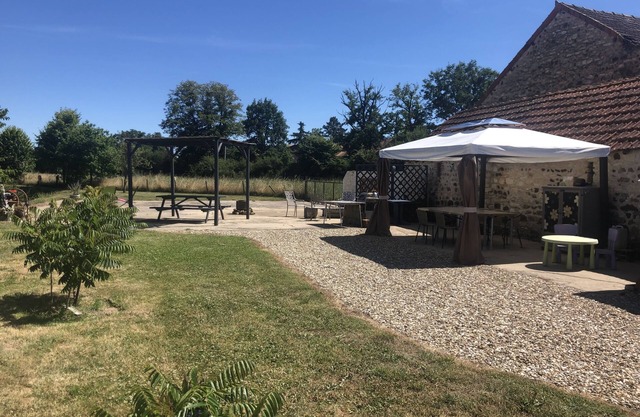Private Lake - Pool - Tour de France Route