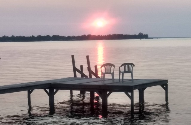 Private Lakefront Cottage with 90' of sandy East Bay frontage on Houghton Lake