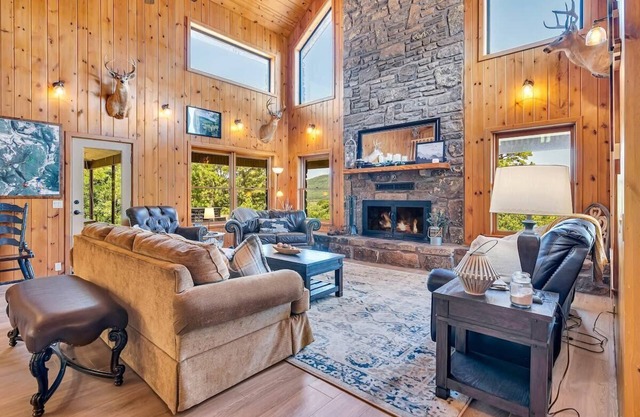 Private Lodge on 4000 Acres!