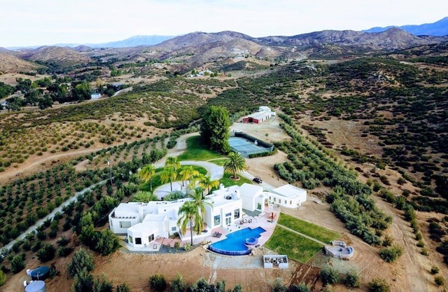 Private Luxury Home/20 acre property