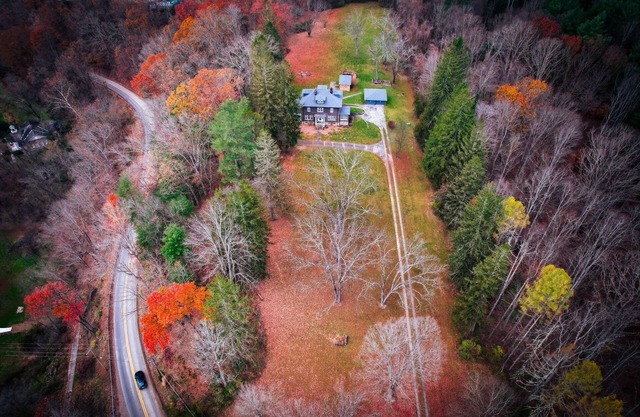 Private Manor with Hot Tub on 6 Acres near New River Gorge