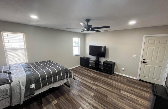 Private Master Bedroom in Spring Valley Lake