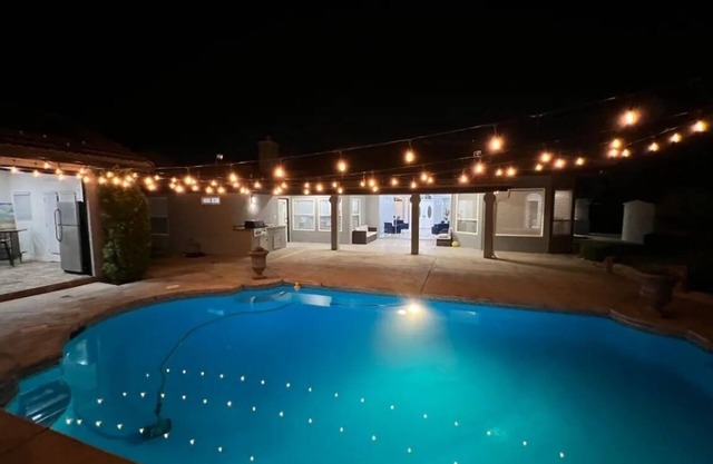 Private Master Suite, Bath & Pool House!