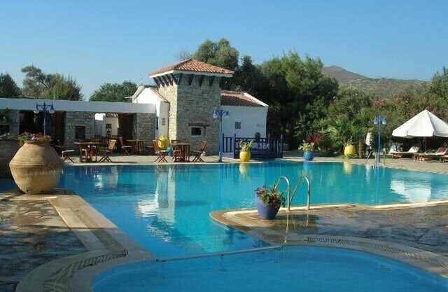 Private Mediterranean Villa - stylish and spacious with gardens and pool
