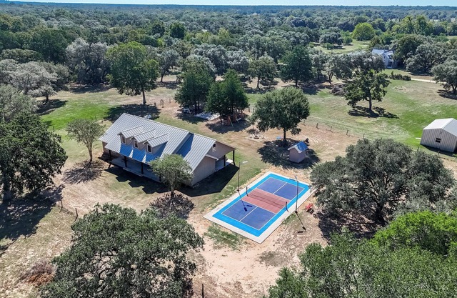 Private Nature Retreat with Fishing & Pickleball