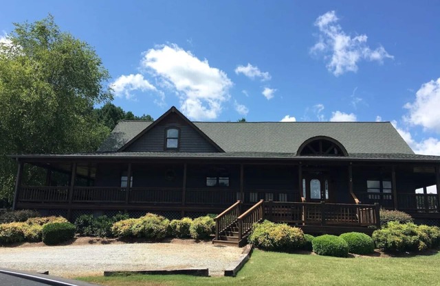 Private pet friendly house close to TIEC/Saluda/Asheville/Lake Lure