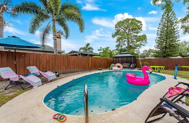 Private Pool 15 Mins to Beach & Downtown St. Pete