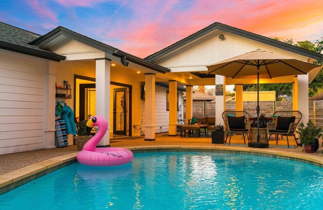 Private Pool - 15 min Downtown - 3 min to Domain, Breweries & Q2 Stadium.