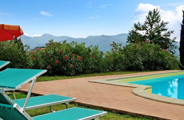 Private Pool, 4 poster, US style fridge, ping pong, electric car charging point