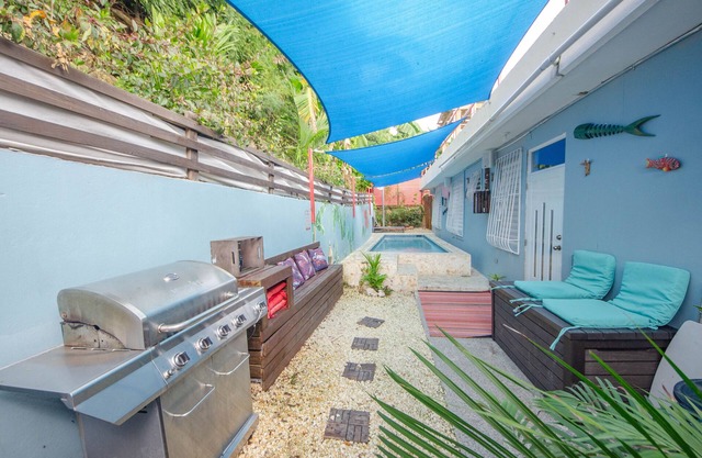 Private pool and located within walking distance from beaches/restaurants.