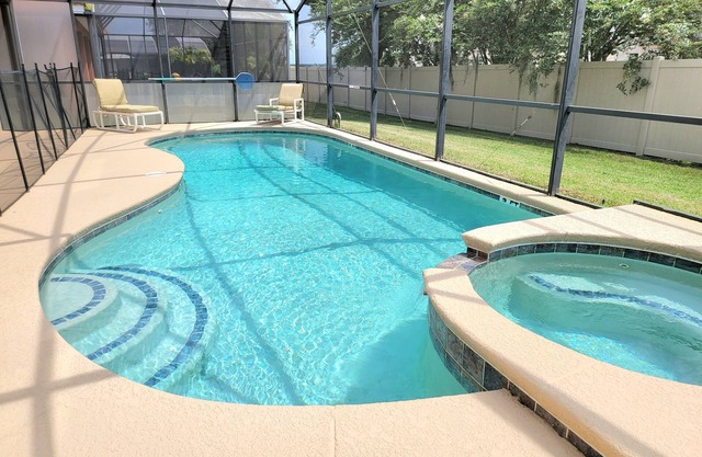 Private pool and spa, gameroom, wifi, solana resort close to Disney World