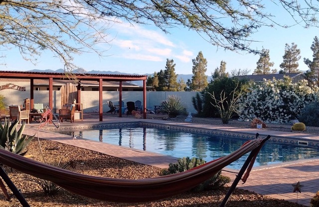 Private POOL Cottage Games Grill Fire Pit Mtn Views Falcon Cottage