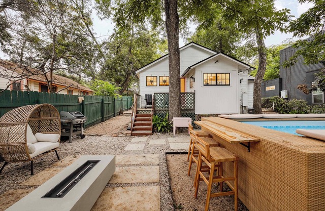 Private Pool & Fire Pit, Downtown Holly District