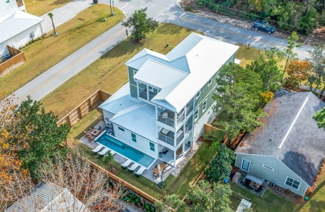 Private Pool, LSV, Bikes, BRAND NEW! Walk to Beach in Blue Mountain!