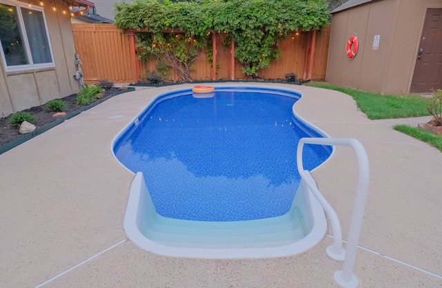 Private Pool Oasis in the heart of DFW! Quiet and central.