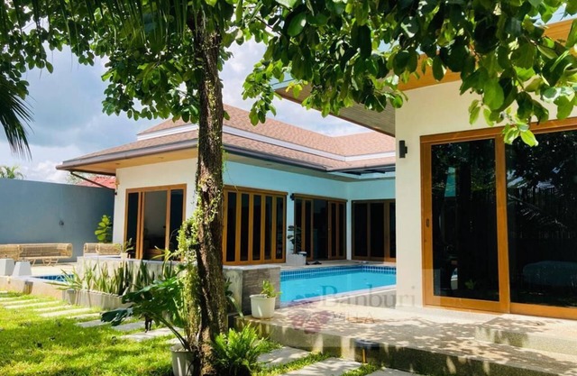 Private Pool Villa - 5 min from beach.