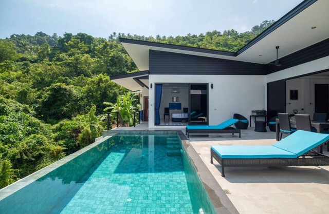 Private Pool Villa with Jungle view - 4nbed - Free Parking - 5 min to Beach