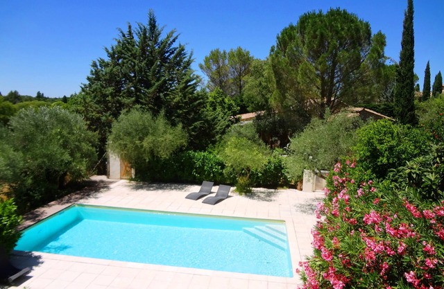 Private pool10X5, 11 bedr., 26 beds, 5 bath., 5 terraces, very quiet,10 000sqm park,AC