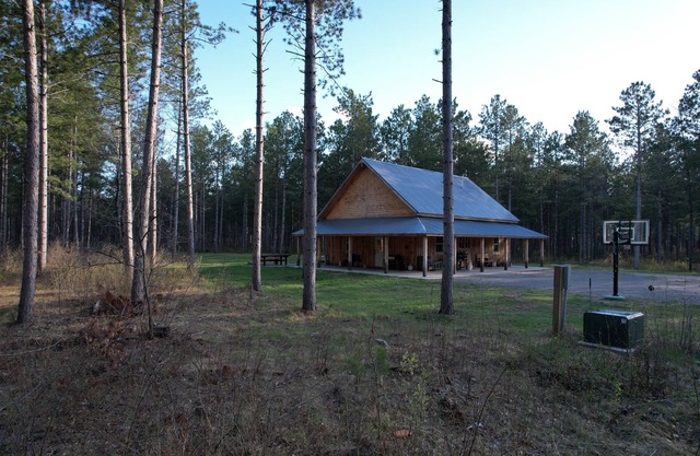 Private/relaxing getaway on 80 acres