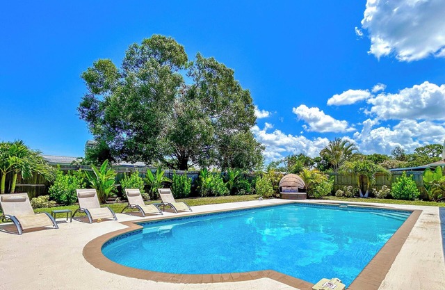 Private Retreat! 3D Tour! New Hot Tub & Salt Water Pool!