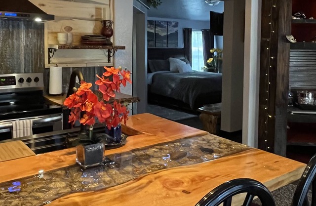 Private Romantic Luxury Suite with 71’ Copper Soaking Tub