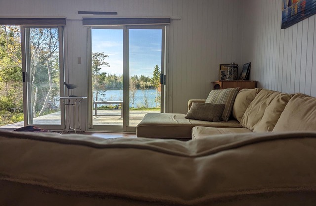 Private, rustic retreat 15 mins from the fun!
