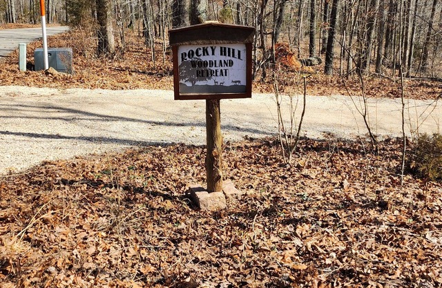 Private scenic Ozark Mountain retreat near beautiful Current River; sleeps 1-10!