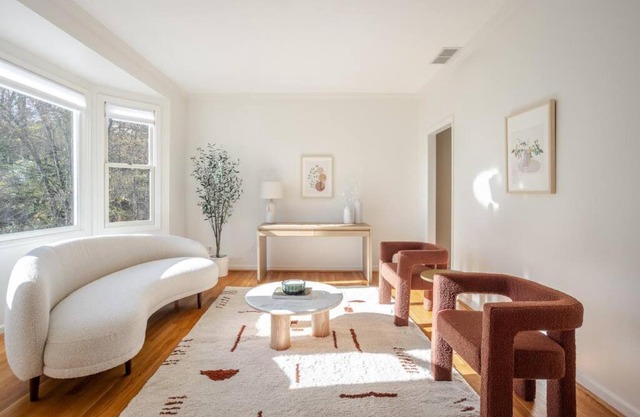 Private, Serene Mt Lookout 5B Retreat with Garage, EV Charging