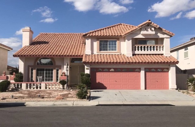 Private suite in Las Vegas with free parking
