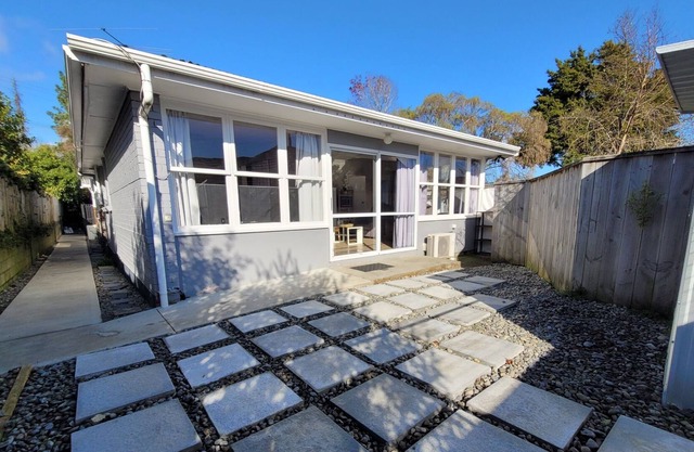 Private Sunny Deluxe Flat 1 With Courtyard