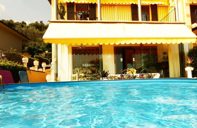 Private Villa with hot tub, private pool, A/C, WIFI, TV, terrace, panoramic view, close to Sirmione