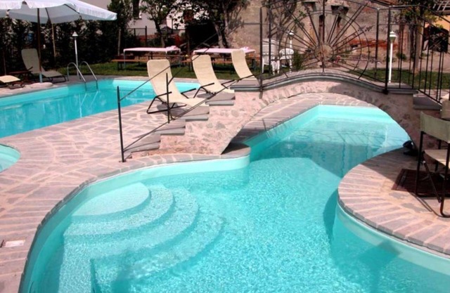 Private Villa with private pool, hot tub, WIFI, A/C, TV, veranda, pets allowed, panoramic view