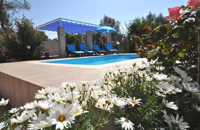 Private villa 6 pax, pool, wifi, in Costitx in the center of the island