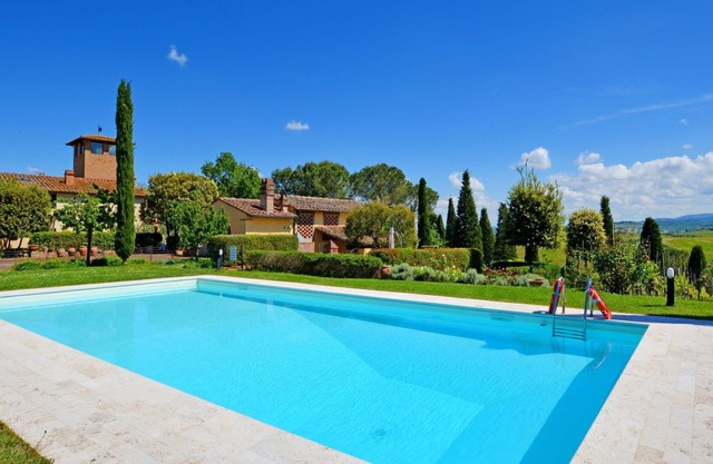 Private Villa with WIFI, private pool, TV, terrace, panoramic view, parking, close to San Gimignano