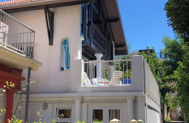 Private villa on Arcachon's central beach
