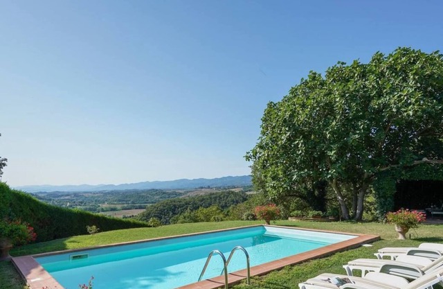 Private villa with swimming pool in Tuscany