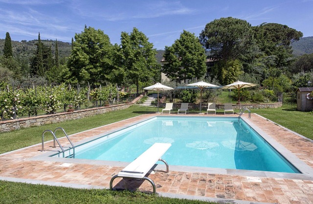 Private Villa with A/C, private pool, WIFI, TV, patio, panoramic view, parking, close to Cortona